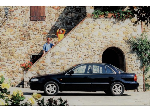 Характеристики автомобиля Hyundai Sonata 1.8 MT Base (02.1996 - 07.1998): фото, вместимость, скорость, двигатель, топливо, масса, отзывы