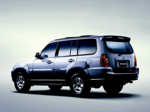 Характеристики автомобиля Hyundai Terracan 2.5D MT 4WD JX250 (02.2001 - 12.2003): фото, вместимость, скорость, двигатель, топливо, масса, отзывы
