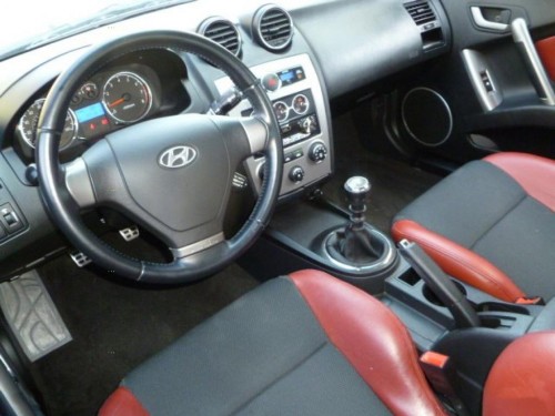 Характеристики автомобиля Hyundai Tiburon 2.7 MT Base (01.2007 - 09.2009): фото, вместимость, скорость, двигатель, топливо, масса, отзывы