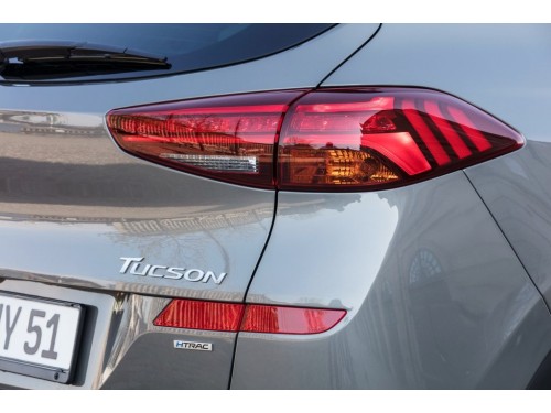 Характеристики автомобиля Hyundai Tucson 2.0 CRDi AT 4WD Dynamic (08.2018 - 06.2021): фото, вместимость, скорость, двигатель, топливо, масса, отзывы