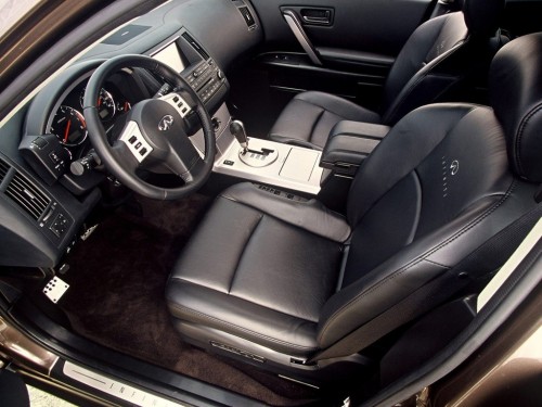 Характеристики автомобиля Infiniti FX35 3.5 AT AWD (09.2002 - 09.2004): фото, вместимость, скорость, двигатель, топливо, масса, отзывы