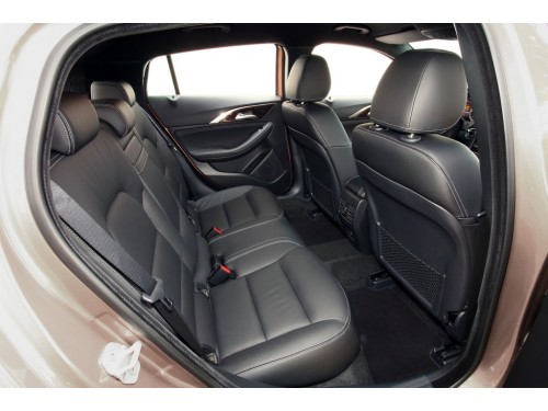 Характеристики автомобиля Infiniti Q30 2.0T DCT AWD GT Pack 3 (06.2017 - 04.2018): фото, вместимость, скорость, двигатель, топливо, масса, отзывы