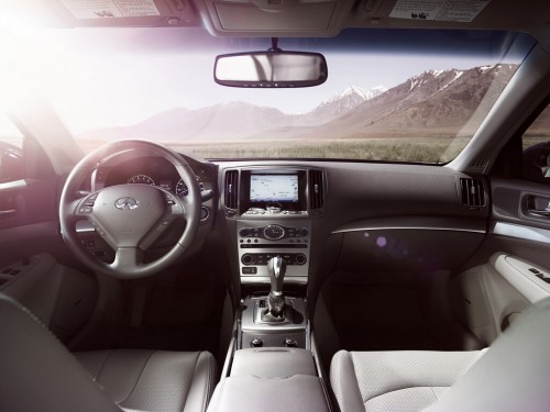 Характеристики автомобиля Infiniti Q40 3.7 AT AWD (03.2014 - 06.2015): фото, вместимость, скорость, двигатель, топливо, масса, отзывы