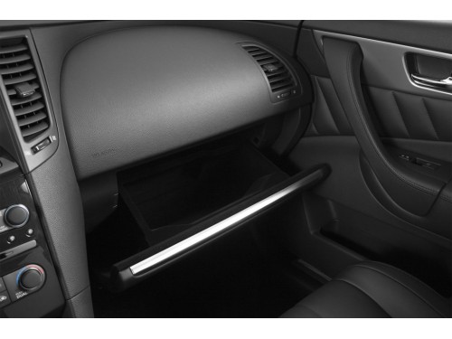Характеристики автомобиля Infiniti QX70 3.7 AWD Premium + NAVI (10.2013 - 12.2018): фото, вместимость, скорость, двигатель, топливо, масса, отзывы