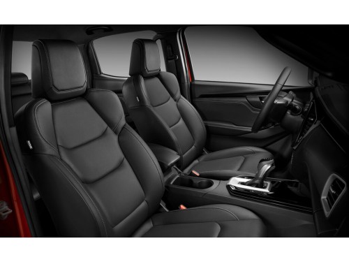 Характеристики автомобиля Isuzu D-MAX 3.0D MT Comfort (03.2021 - 07.2023): фото, вместимость, скорость, двигатель, топливо, масса, отзывы