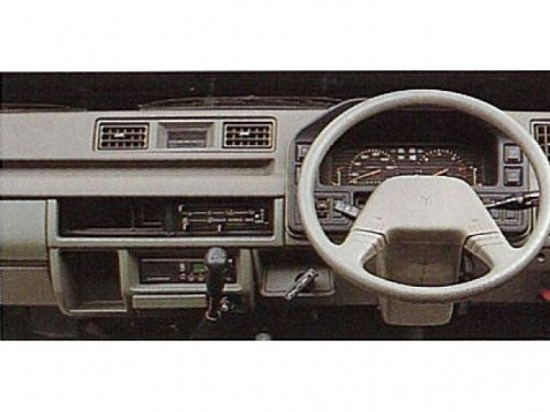 Характеристики автомобиля Isuzu Fargo 2.4D LS (08.1993 - 07.1995): фото, вместимость, скорость, двигатель, топливо, масса, отзывы