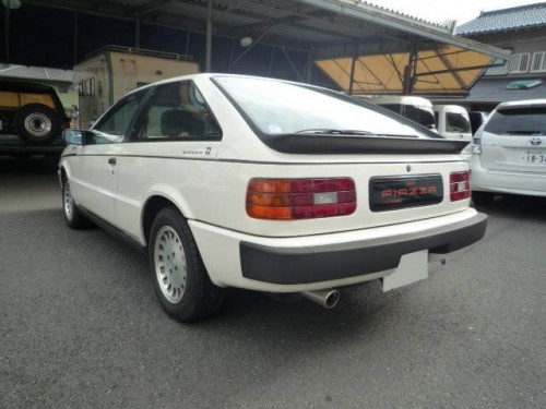 Характеристики автомобиля Isuzu Piazza 1.9 XE (05.1981 - 05.1983): фото, вместимость, скорость, двигатель, топливо, масса, отзывы