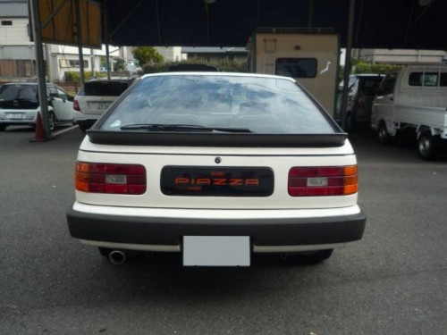 Характеристики автомобиля Isuzu Piazza 1.9 XJ (02.1987 - 07.1991): фото, вместимость, скорость, двигатель, топливо, масса, отзывы