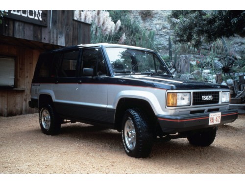 Характеристики автомобиля Isuzu Trooper 2.6 MT LS (01.1987 - 12.1991): фото, вместимость, скорость, двигатель, топливо, масса, отзывы