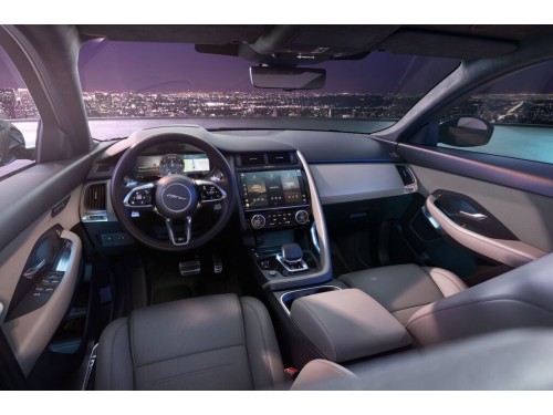 Характеристики автомобиля Jaguar E-Pace 2.0 T AT AWD R-DYNAMIC S (03.2021 - 04.2022): фото, вместимость, скорость, двигатель, топливо, масса, отзывы