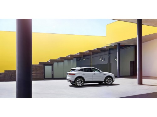Характеристики автомобиля Jaguar E-Pace 2.0 T AT AWD SE (11.2018 - 02.2021): фото, вместимость, скорость, двигатель, топливо, масса, отзывы
