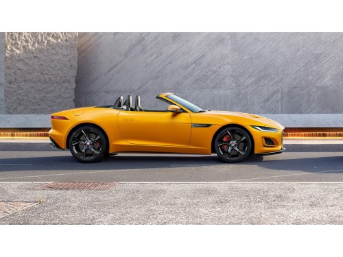 Характеристики автомобиля Jaguar F-Type 5.0 S/C AT R (12.2019 - 04.2022): фото, вместимость, скорость, двигатель, топливо, масса, отзывы