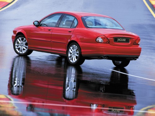 Характеристики автомобиля Jaguar X-Type 2.0 AT Executive (03.2002 - 07.2005): фото, вместимость, скорость, двигатель, топливо, масса, отзывы