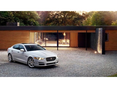 Характеристики автомобиля Jaguar XE 2.0T AT Premium (04.2016 - 03.2017): фото, вместимость, скорость, двигатель, топливо, масса, отзывы