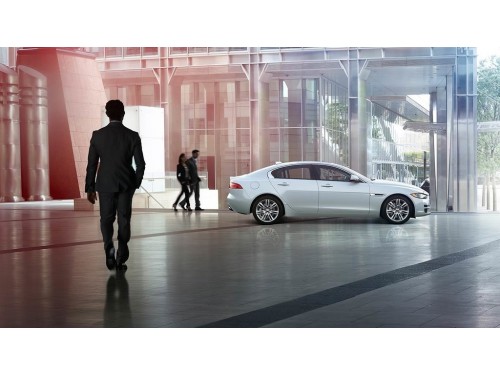 Характеристики автомобиля Jaguar XE 2.0T AT AWD XE (04.2017 - 02.2019): фото, вместимость, скорость, двигатель, топливо, масса, отзывы