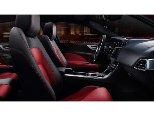 Характеристики автомобиля Jaguar XE 2.0T AT Premium (04.2017 - 02.2019): фото, вместимость, скорость, двигатель, топливо, масса, отзывы