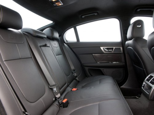 Характеристики автомобиля Jaguar XF 2.0 T AT Premium Luxury (01.2013 - 03.2016): фото, вместимость, скорость, двигатель, топливо, масса, отзывы