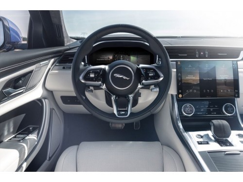 Характеристики автомобиля Jaguar XF 2.0 TD AT SE (03.2021 - 04.2022): фото, вместимость, скорость, двигатель, топливо, масса, отзывы