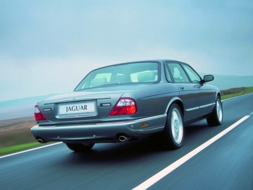 Характеристики автомобиля Jaguar XJ 4.0 AT (11.1997 - 03.2003): фото, вместимость, скорость, двигатель, топливо, масса, отзывы