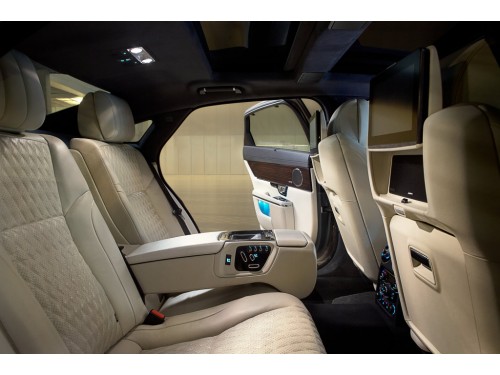 Характеристики автомобиля Jaguar XJ 3.0 S/C AWD AT Luxury SWB (02.2016 - 04.2021): фото, вместимость, скорость, двигатель, топливо, масса, отзывы