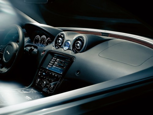 Характеристики автомобиля Jaguar XJ LWB 5.0 AT Premium Luxury (06.2010 - 12.2012): фото, вместимость, скорость, двигатель, топливо, масса, отзывы