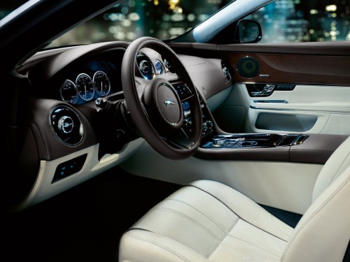 Характеристики автомобиля Jaguar XJ LWB 3.0 S/C AWD AT Luxury (11.2013 - 05.2014): фото, вместимость, скорость, двигатель, топливо, масса, отзывы