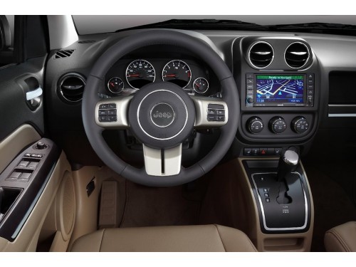Характеристики автомобиля Jeep Compass 2.4 CVT Limited (07.2011 - 07.2013): фото, вместимость, скорость, двигатель, топливо, масса, отзывы