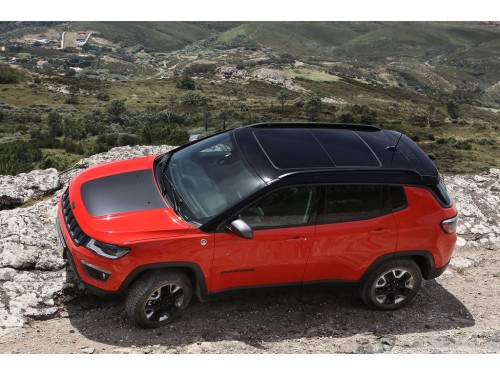 Характеристики автомобиля Jeep Compass 2.4 AT AWD Longitude (08.2018 - 10.2021): фото, вместимость, скорость, двигатель, топливо, масса, отзывы