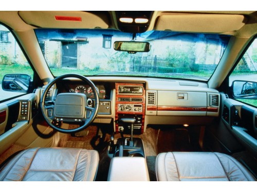 Характеристики автомобиля Jeep Grand Cherokee 5.2 AT 4WD Laredo (04.1992 - 08.1994): фото, вместимость, скорость, двигатель, топливо, масса, отзывы