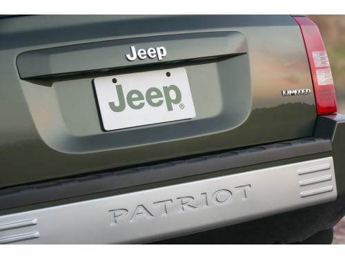 Характеристики автомобиля Jeep Patriot 2.4 CVT Sport E (04.2006 - 09.2010): фото, вместимость, скорость, двигатель, топливо, масса, отзывы