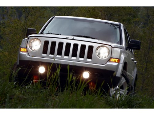 Характеристики автомобиля Jeep Patriot 2.4 CVT Sport (10.2011 - 09.2013): фото, вместимость, скорость, двигатель, топливо, масса, отзывы