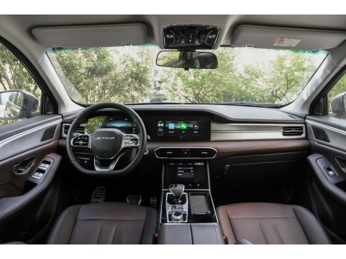 Характеристики автомобиля Jetour X90 Plus 2.0 DCT Luxury (7 seats) (09.2023 - н.в.): фото, вместимость, скорость, двигатель, топливо, масса, отзывы