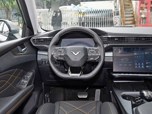 Характеристики автомобиля Kaiyi X7 Kunlun 1.6 DCT 2WD 300 Mountain (03.2023 - н.в.): фото, вместимость, скорость, двигатель, топливо, масса, отзывы