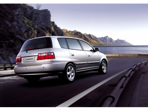Характеристики автомобиля Kia Carens 2.0 AT (08.2004 - 04.2006): фото, вместимость, скорость, двигатель, топливо, масса, отзывы