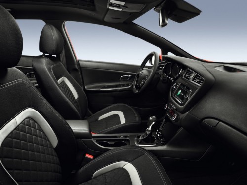 Характеристики автомобиля Kia Ceed 1.0T MT Edition 7 (11.2015 - 03.2016): фото, вместимость, скорость, двигатель, топливо, масса, отзывы