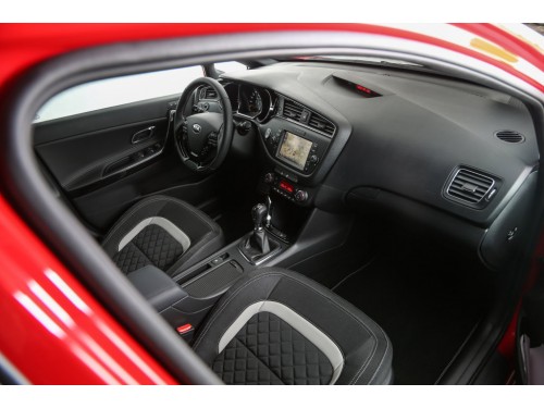 Характеристики автомобиля Kia Ceed 1.0T MT GT Line (09.2015 - 03.2016): фото, вместимость, скорость, двигатель, топливо, масса, отзывы