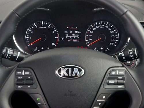 Характеристики автомобиля Kia K3 1.6 GDi AT Luxury (08.2013 - 03.2016): фото, вместимость, скорость, двигатель, топливо, масса, отзывы
