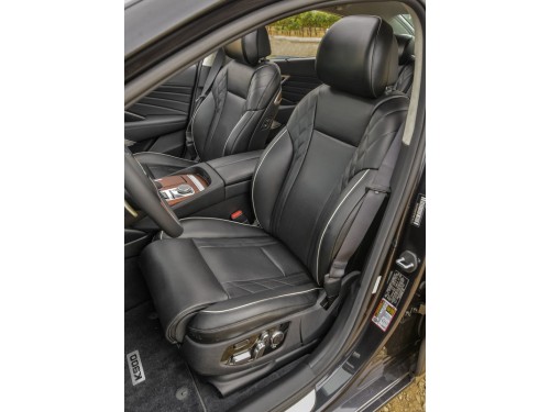 Характеристики автомобиля Kia K900 5.0 AT Premium (02.2019 - 10.2022): фото, вместимость, скорость, двигатель, топливо, масса, отзывы
