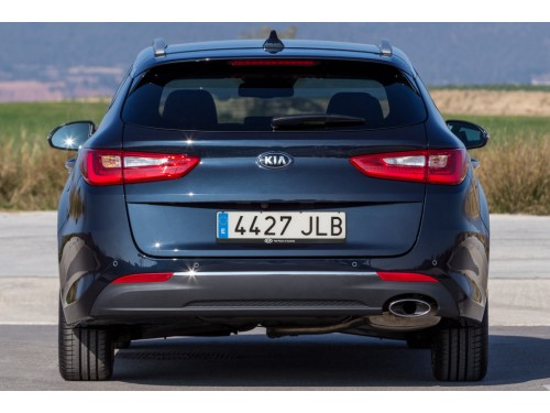 Характеристики автомобиля Kia Optima 1.7 CRDI MT Vision (03.2016 - 02.2018): фото, вместимость, скорость, двигатель, топливо, масса, отзывы