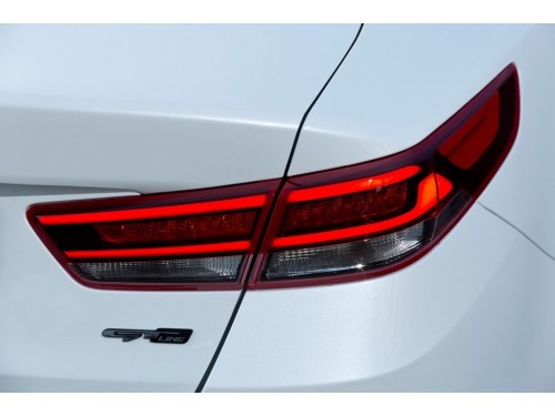 Характеристики автомобиля Kia Optima 1.7 CRDI AMT Vision (03.2016 - 02.2018): фото, вместимость, скорость, двигатель, топливо, масса, отзывы