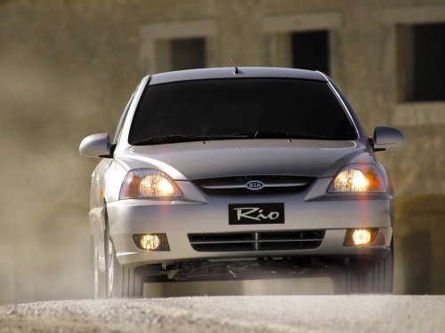 Характеристики автомобиля Kia Rio 1.5 MT Base (10.2002 - 02.2005): фото, вместимость, скорость, двигатель, топливо, масса, отзывы