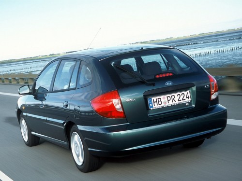 Характеристики автомобиля Kia Rio 1.5 MT LS (10.2002 - 02.2005): фото, вместимость, скорость, двигатель, топливо, масса, отзывы