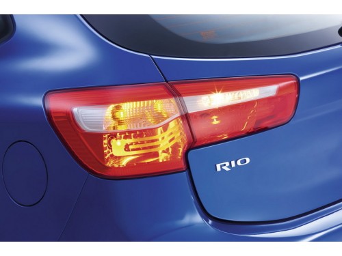 Характеристики автомобиля Kia Rio 1.4 AT Comfort RS (06.2014 - 05.2015): фото, вместимость, скорость, двигатель, топливо, масса, отзывы