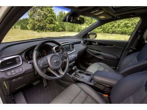 Характеристики автомобиля Kia Sorento 3.3 V6 AT AWD SX Limited (01.2016 - 04.2018): фото, вместимость, скорость, двигатель, топливо, масса, отзывы