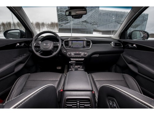 Характеристики автомобиля Kia Sorento 2.2 CRDi AT Prestige (12.2017 - 11.2020): фото, вместимость, скорость, двигатель, топливо, масса, отзывы