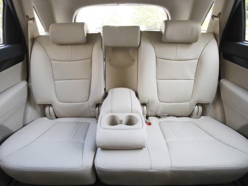 Характеристики автомобиля Kia Sorento 2.4 AT 2WD Comfort (06.2014 - 10.2015): фото, вместимость, скорость, двигатель, топливо, масса, отзывы