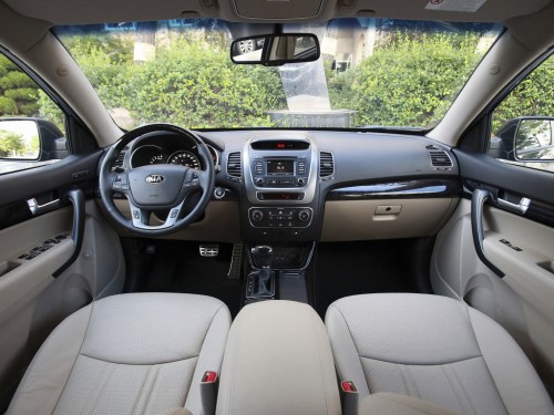 Характеристики автомобиля Kia Sorento 2.4 AT Classic (11.2015 - 01.2017): фото, вместимость, скорость, двигатель, топливо, масса, отзывы
