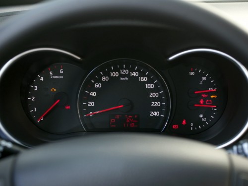 Характеристики автомобиля Kia Sorento 2.4 AT Classic (02.2017 - 02.2021): фото, вместимость, скорость, двигатель, топливо, масса, отзывы