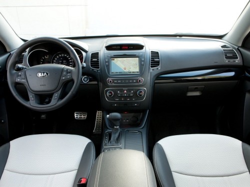 Характеристики автомобиля Kia Sorento 2.0 VGT AT 2WD LX (07.2012 - 07.2014): фото, вместимость, скорость, двигатель, топливо, масса, отзывы