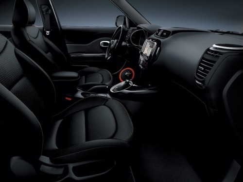 Характеристики автомобиля Kia Soul 1.6 AT Comfort (08.2015 - 12.2016): фото, вместимость, скорость, двигатель, топливо, масса, отзывы